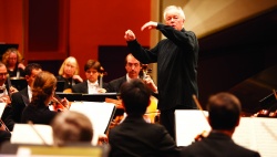 De Waart Conducts Brahms